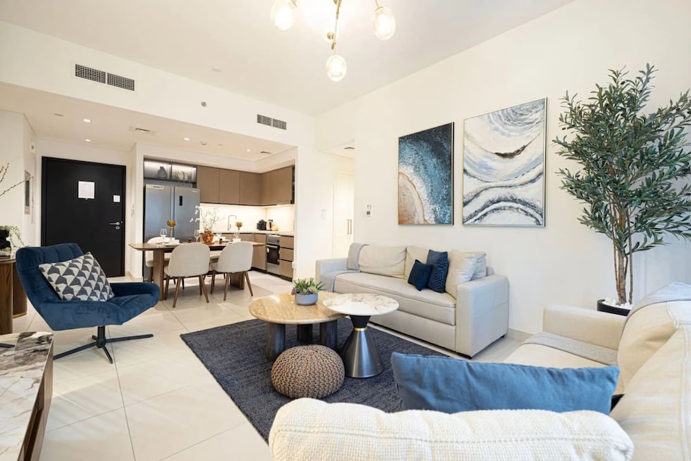 Burj Crown Lux Apartment by Dubai Mall