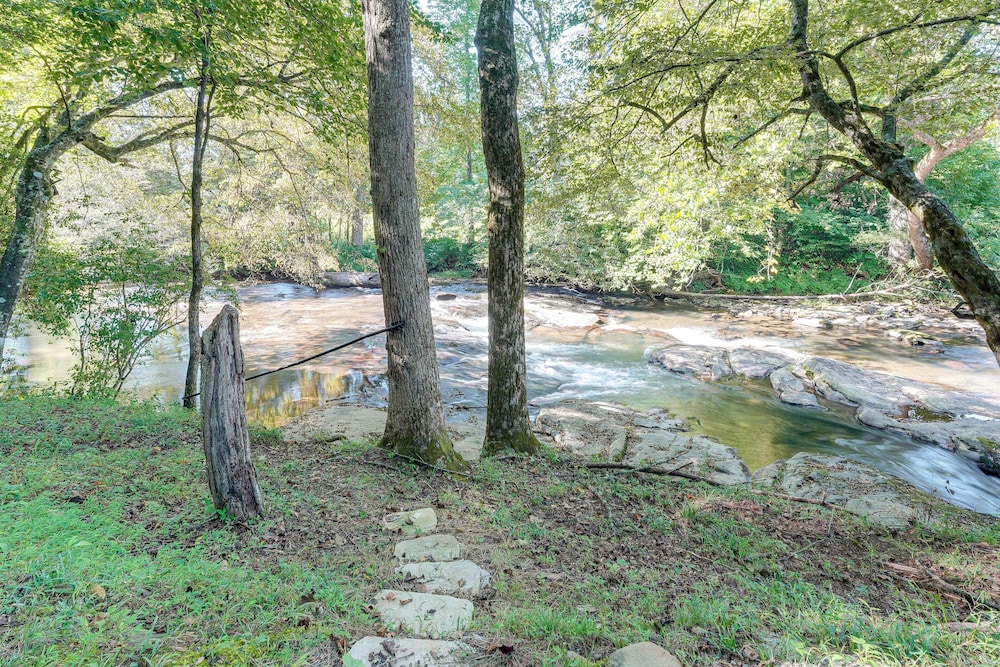 Hiwassee River Gem w/ Huge Decks: Great for Groups