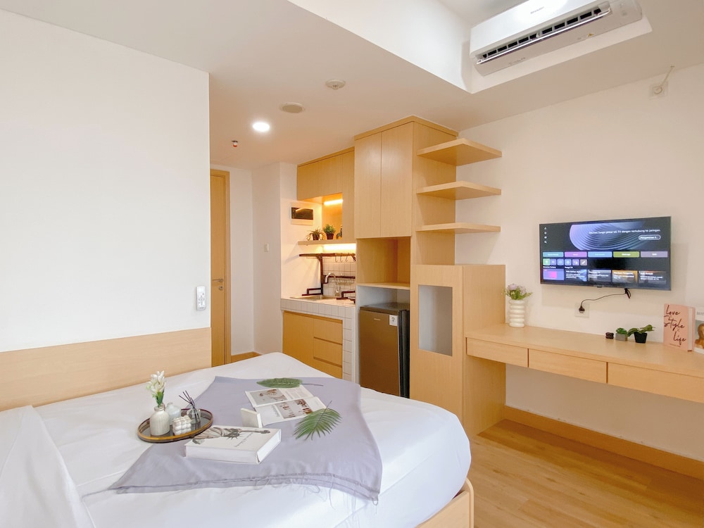 Wooden Accent Studio Apartment At Pollux Chadstone