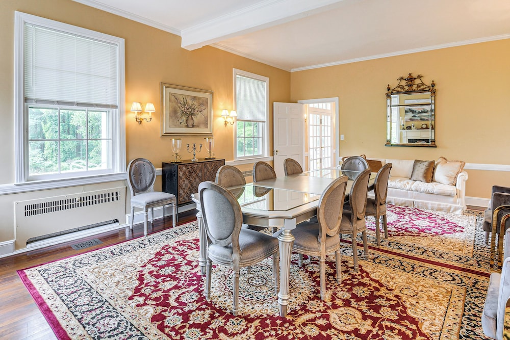 16 Mi to Baltimore: Spacious Home in Owings Mills!