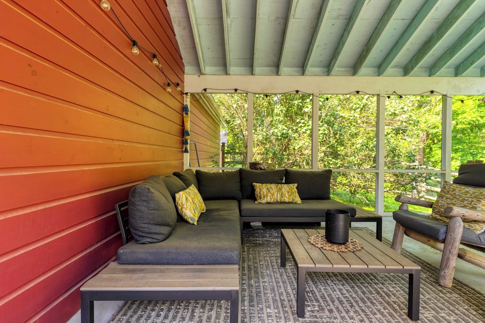 Historic Barn Retreat w/ Pool & Pond Views Longview Pond Lodge by Avantstay