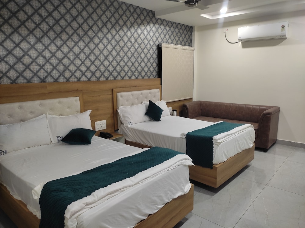 Hotel NVR Grand