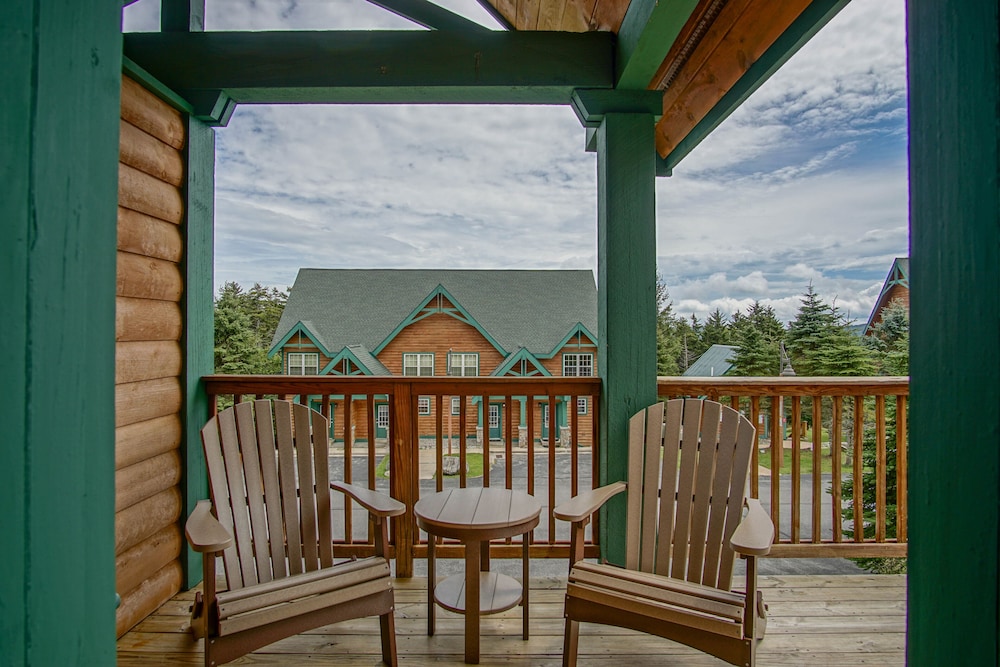 Camp 4 # 11: 3 Bedrooms + Bonus Sleeping Den, 3.5 Baths: Slope Side