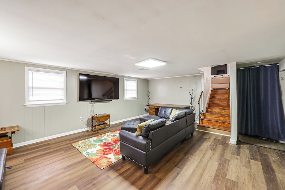 Fireplaces, Fire Pit & Family Fun: Alexandria Home