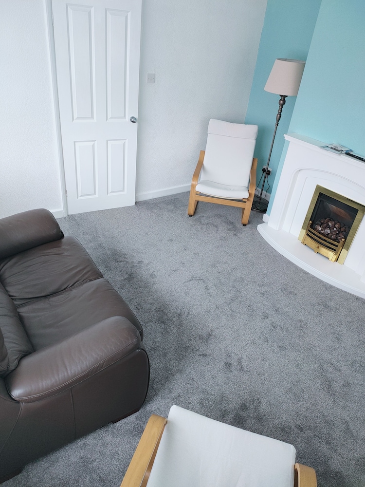 Charming 2-bed House in Fleetwood, England