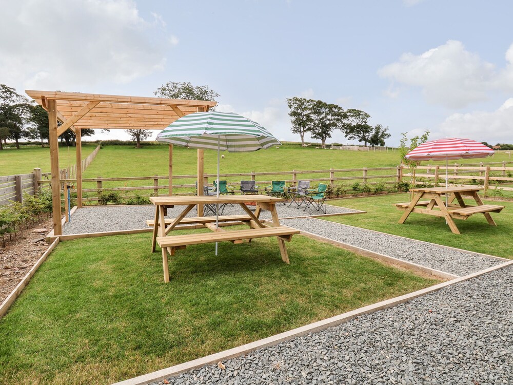 Tilly Bob Lodge