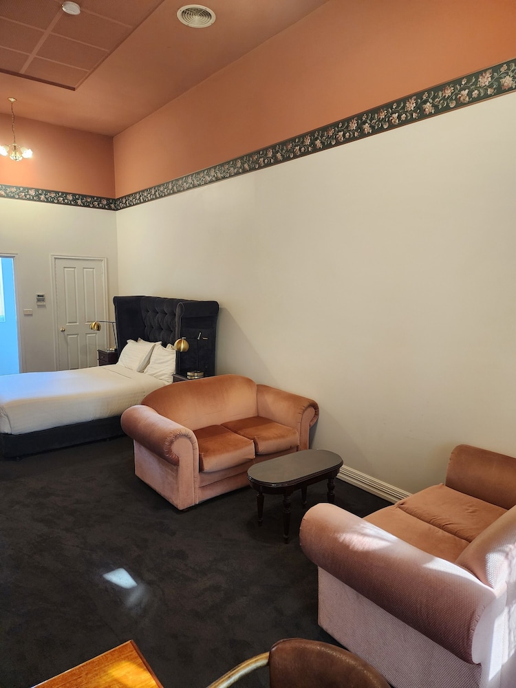 The Macquarie Hotel