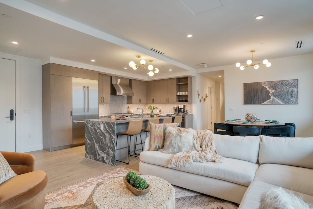Alpine Oasis Luxury Living Near Vail With Outdoor Oasis Pool and Game Room