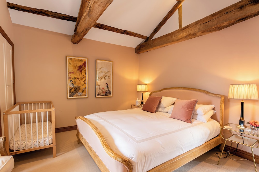 Stunning 4BD Family Home Near Banbury