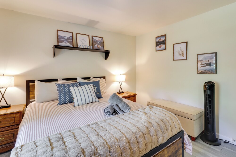 Community Pools & Hot Tub: Albrightsville Cottage!
