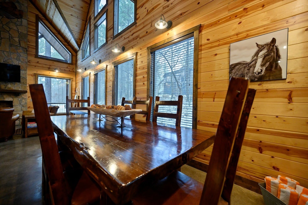 Cabin Vibe - Bunkroom - 3 King - Firepit - Shuffleboard