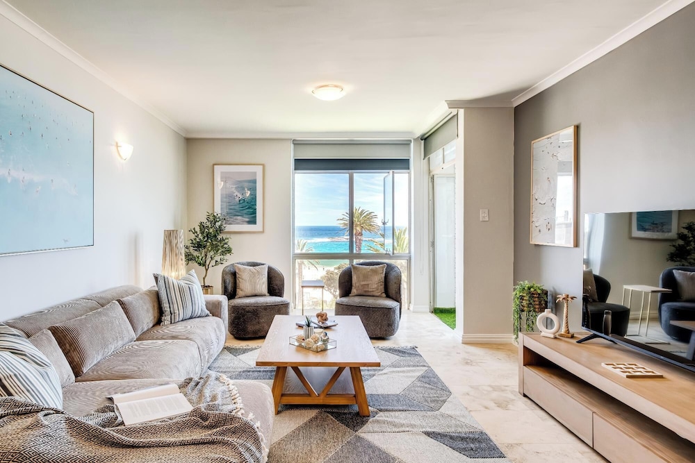 Camps Bay Seaside Beach View Apartment Palm Bay