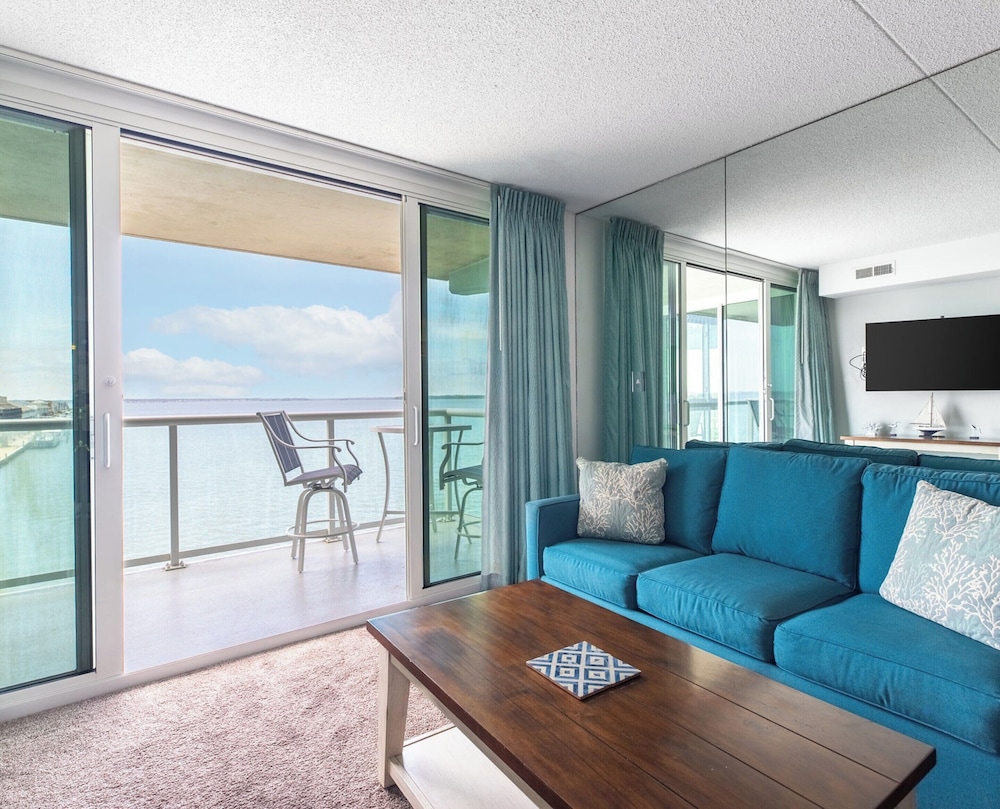 Bay Club Resort by Coolvacay