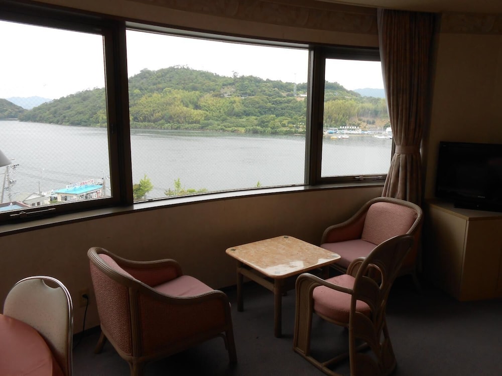 Hamanako Wan Wan Paradise Hotel