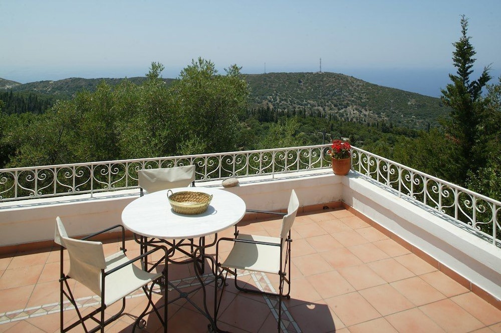 Agios Nikitas Villas