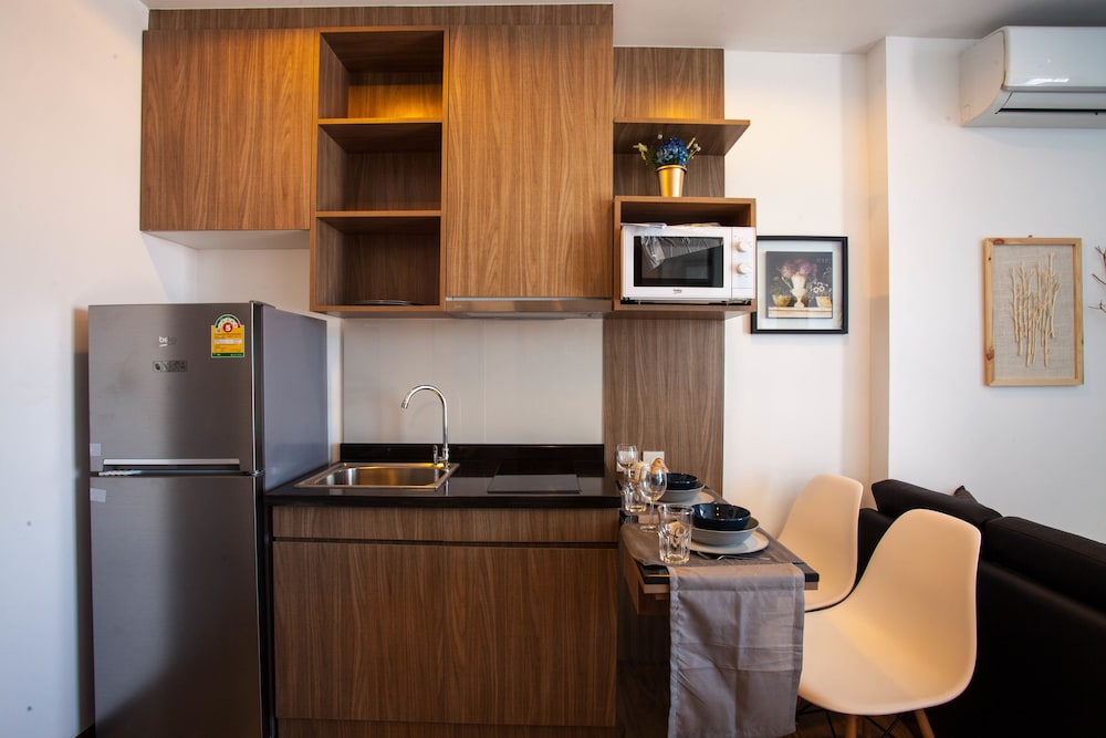 Simply Comfy Apartment by Patsamon