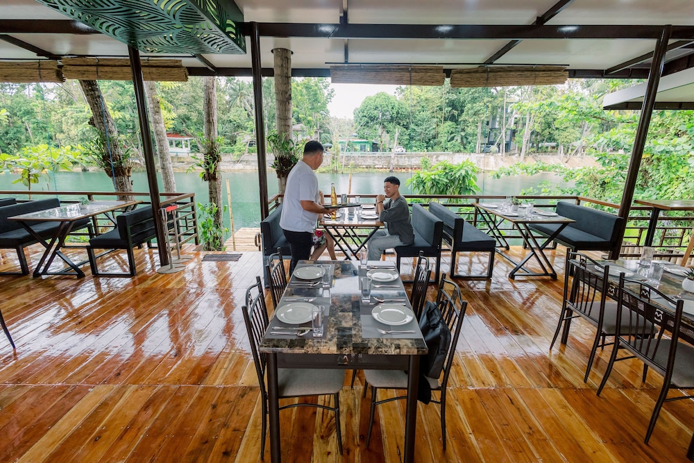 LOBOC RIVERSIDE INN and RESTAURANT