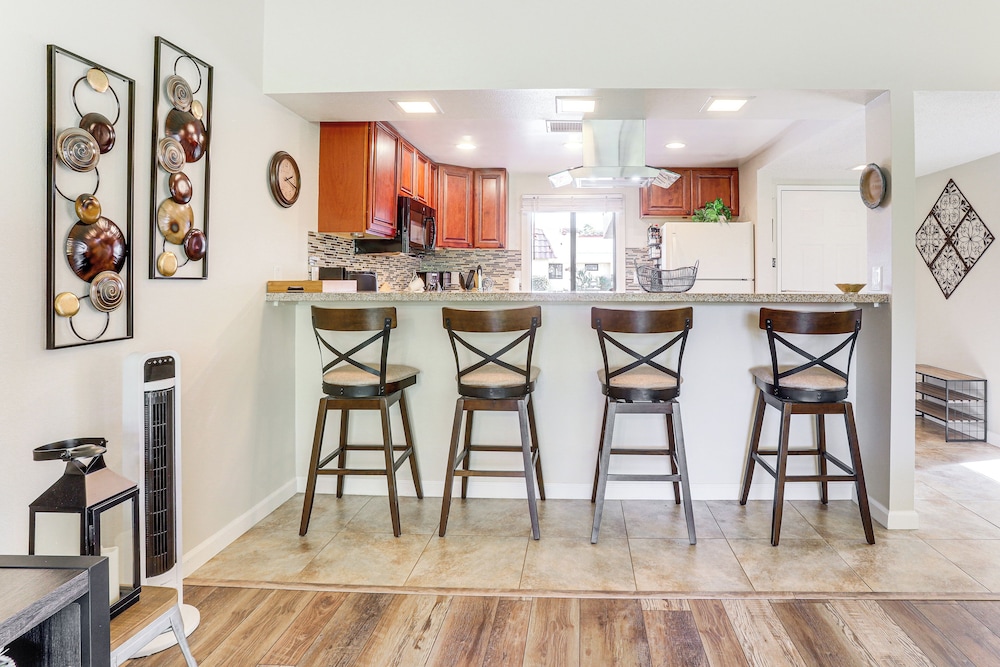 Golf Course On-site: Peaceful Condo in Palm Desert