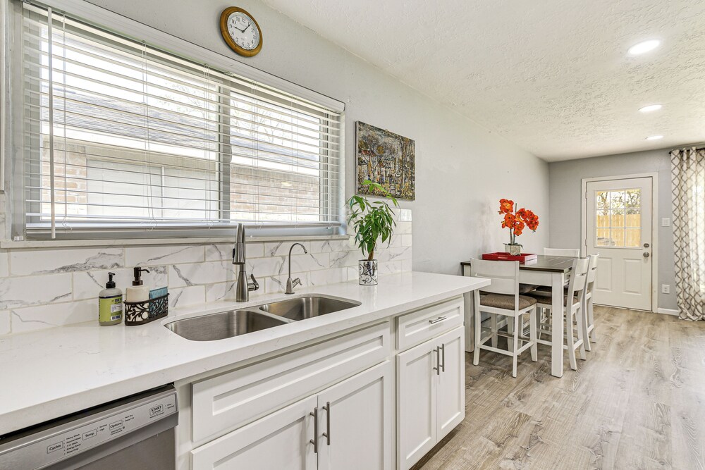 6 Mi to Clear Lake: Family Home w/ Patio & Yard