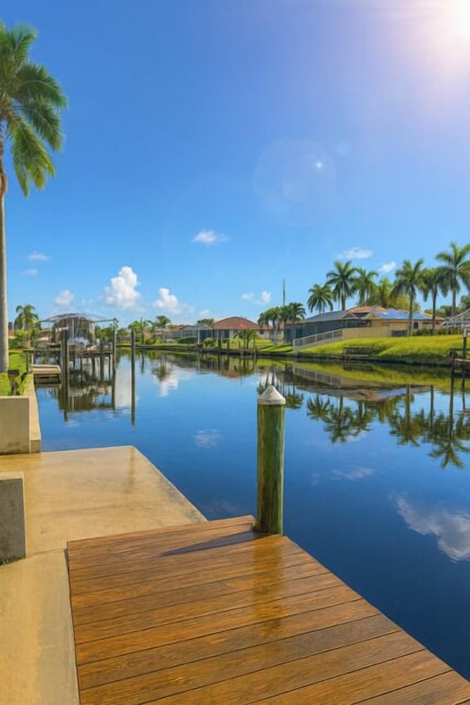 Seahorse Cove - Pool, Gulf Access & Tiki Bar 3 Bedroom Home