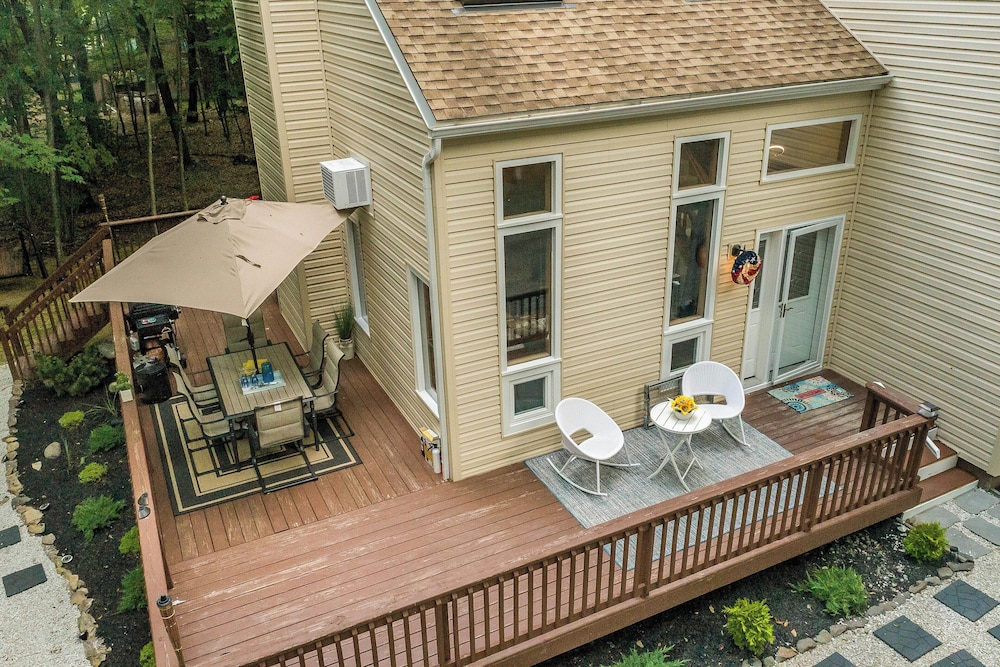 Grill & Games: Family Home in East Stroudsburg!