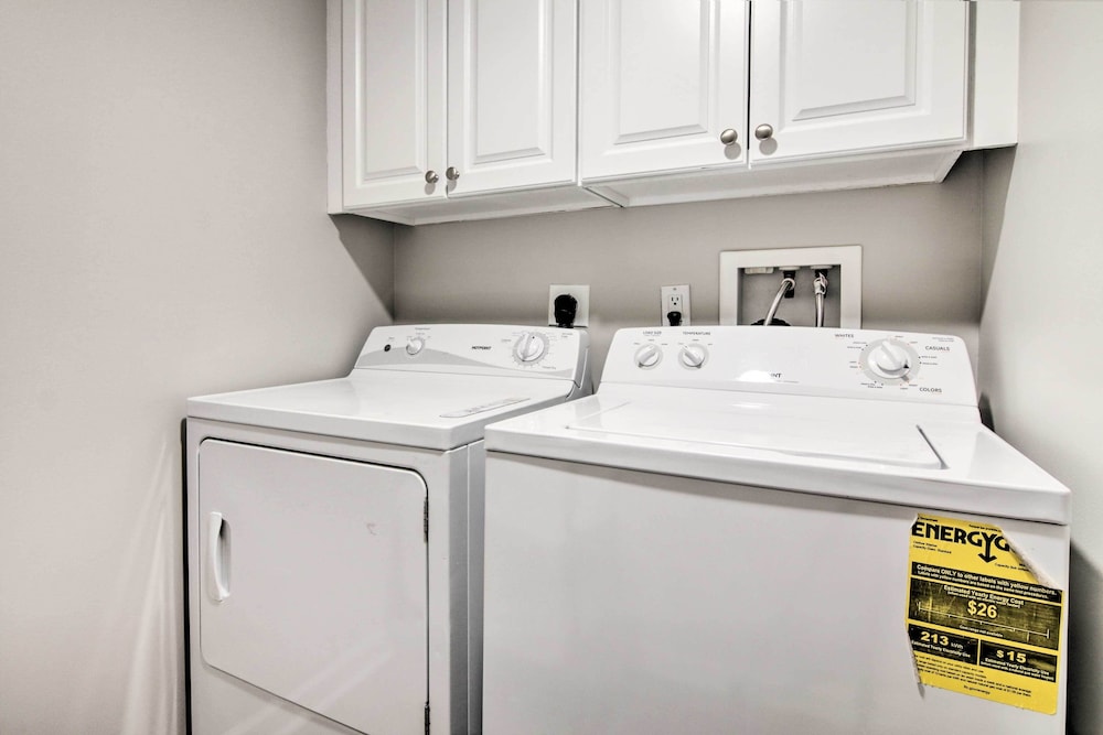 Ocean City Condo: Spacious Balcony, Walk to Beach! view 2
