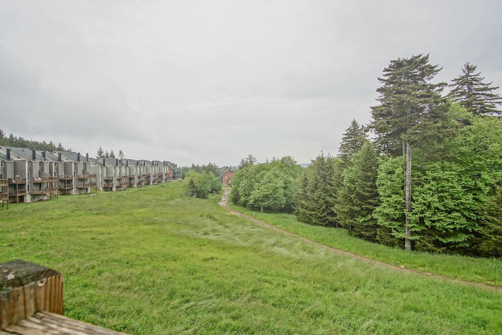 Powderidge #14: 2 Bedrooms, 2.5 Bath: Slope Side, Wood Fireplace