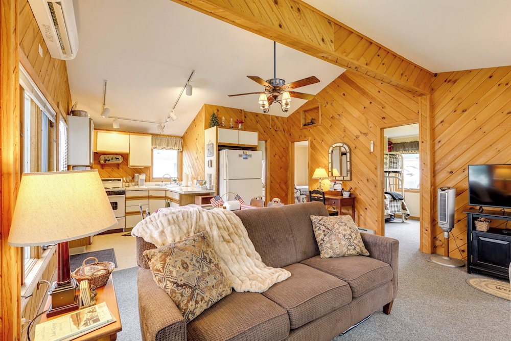 Waterfront Cottage on Lake George w/ 2 Docks!