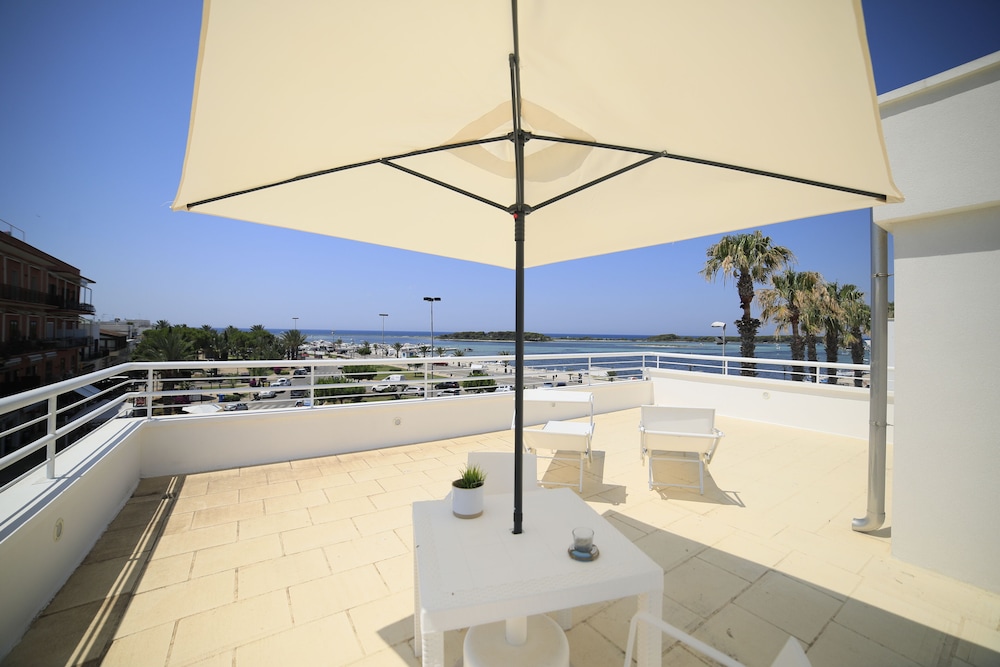 Riviera Luxury Rooms
