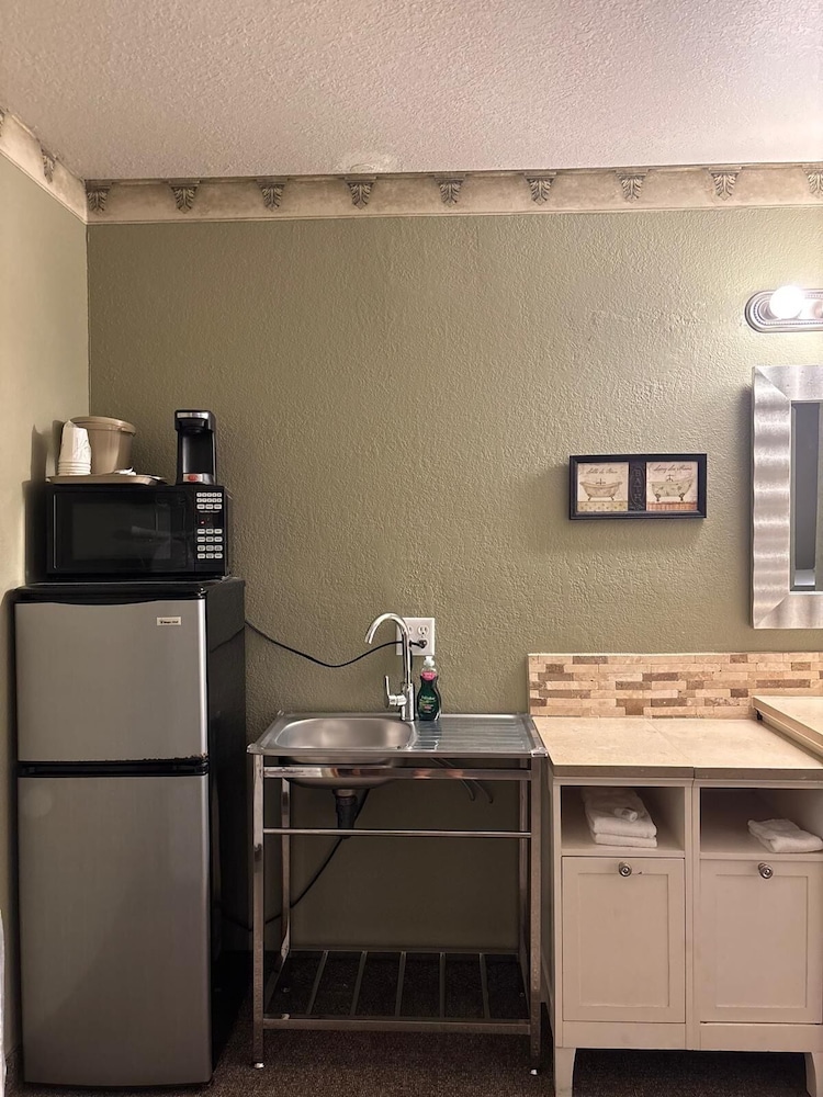 Twin Lakes Inn and RV