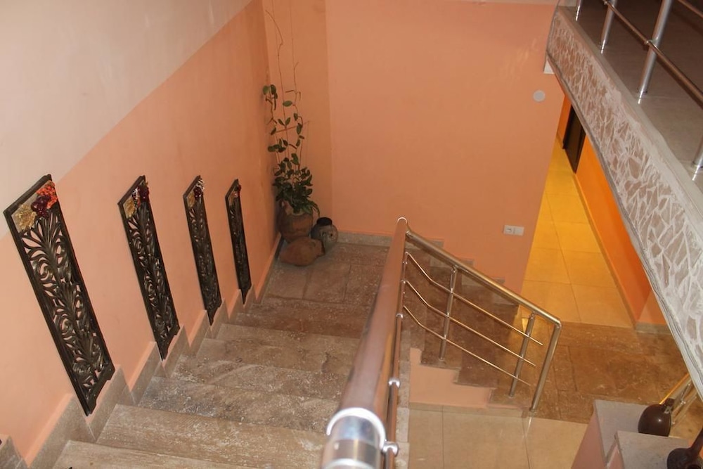 Old Yerevan Hostel & Tours