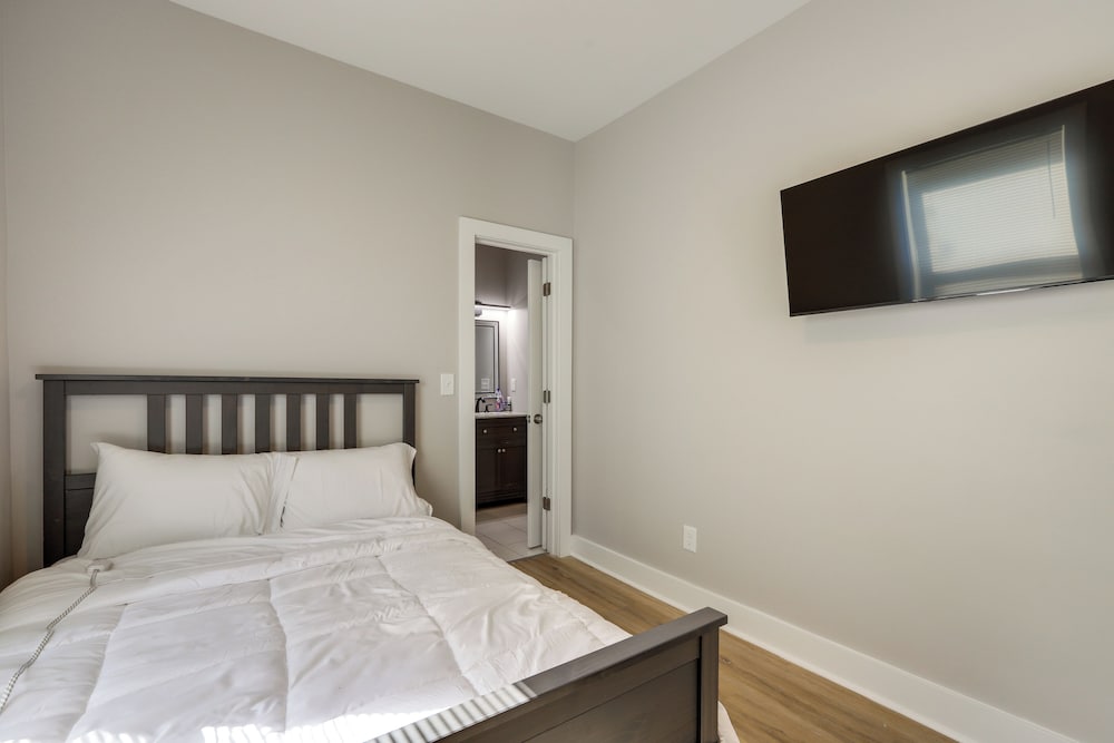 Pet-friendly ATL Hub - 9 Mi to Downtown