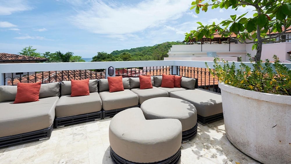 Las Catalinas 3BR House w Pool Rooftop Terrace Casa Cazenovia