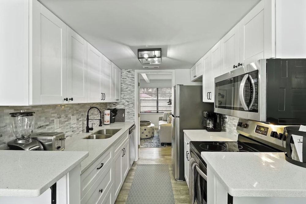 Cozy 2BR Hilton Head Townhome w/ Pool Access