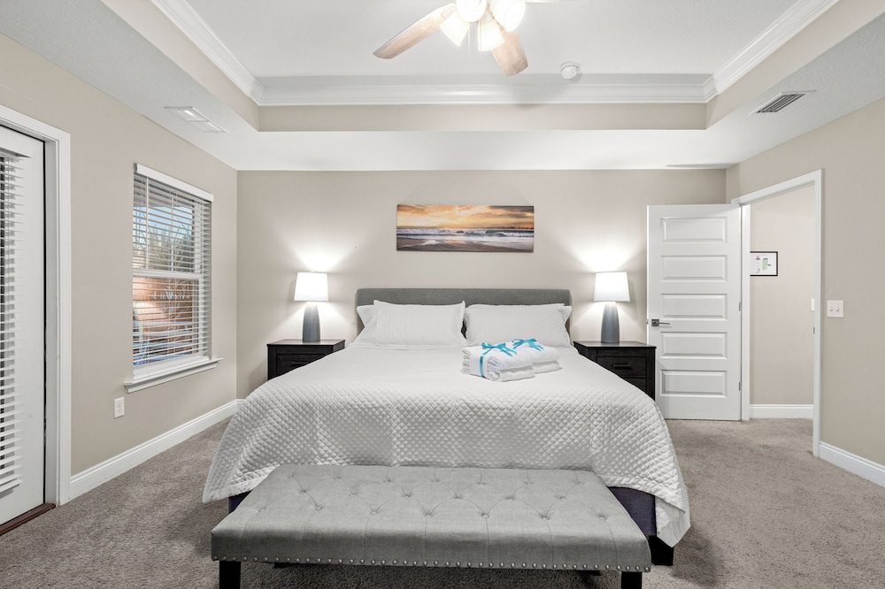 Spacious 4-bed, 3-bath Beach House Sleeps 12 for the Perfect Getaway