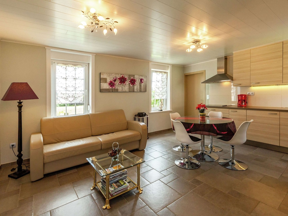 Cozy Home for 4 Guests view 2