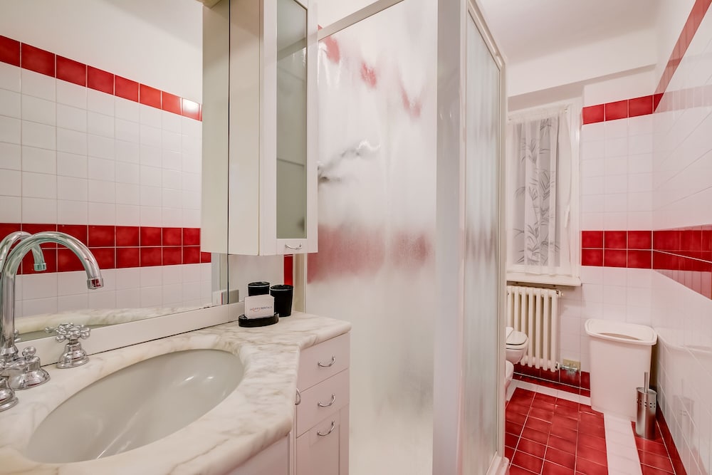 Eleonora House en Alassio — bathroom