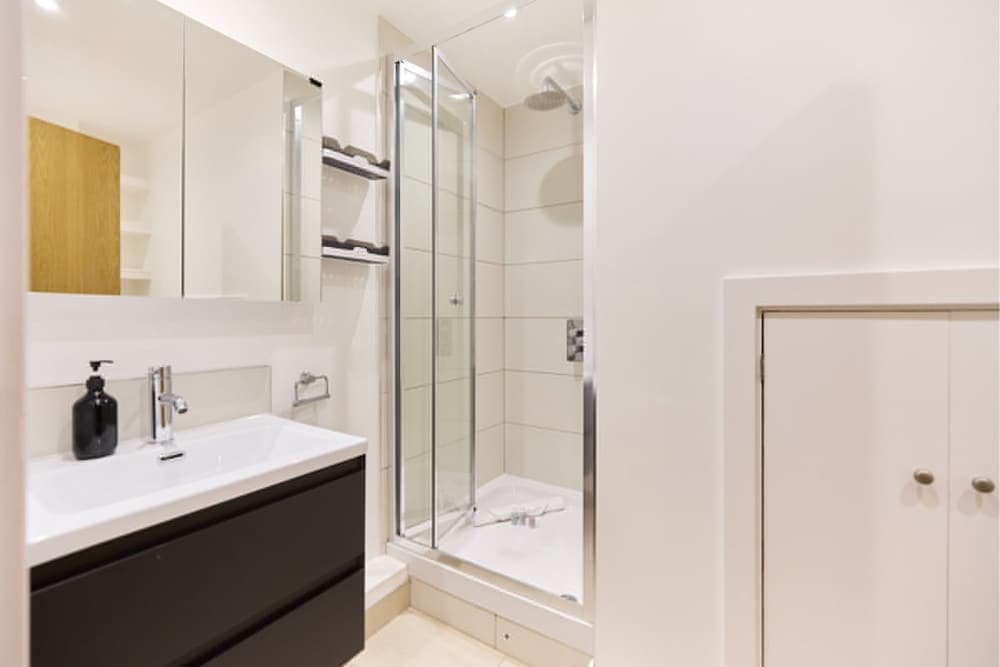 The Gwendolen Place - Contemporary 2bdr Flat w Terrace Balcony