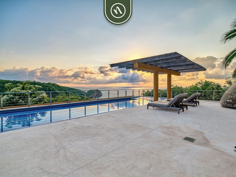 Luxury Oceanfront Villa - Private Beach - Pool