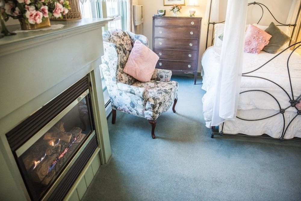 Rosewood Country Inn