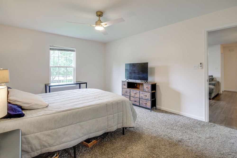 Commuter-friendly Home: 3 Mi to Dtwn Knoxville!