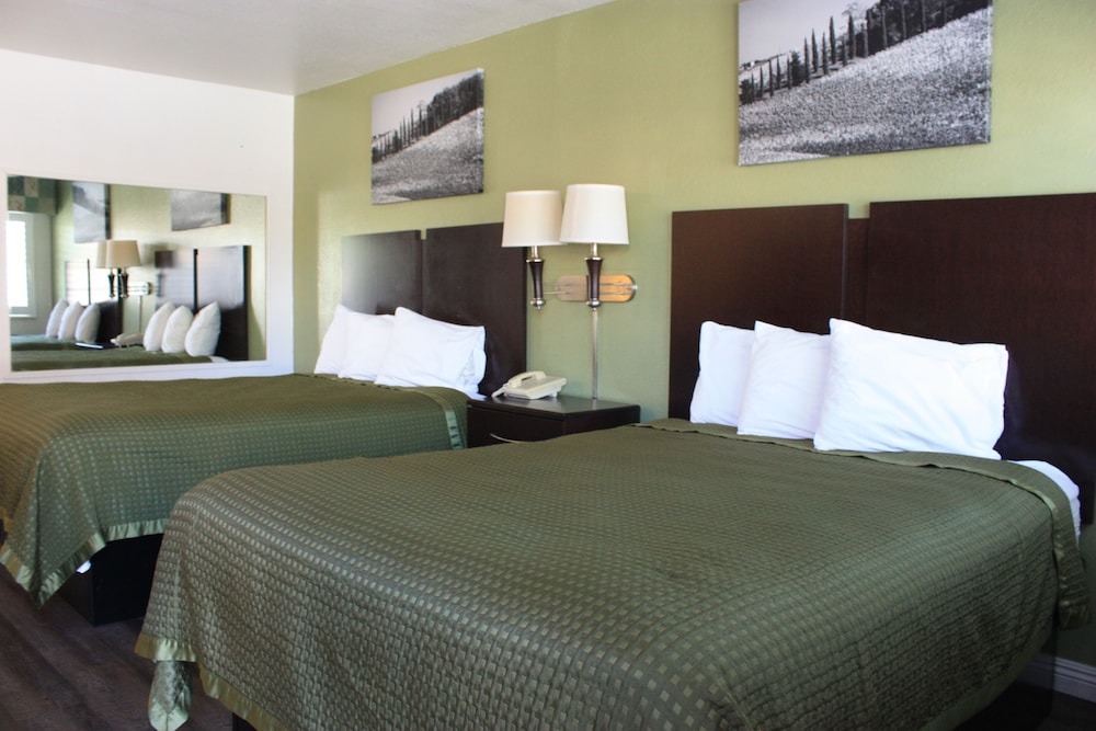 Vallejo Vacations - Express Inn - Property Image 8