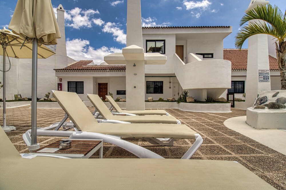 Apartment - Sleeps 4 - Jacuzzi - Terrace - Pool