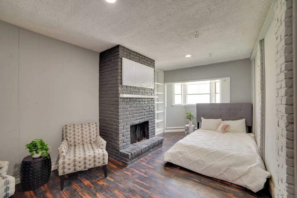 Pet-friendly Sachse Home: Large Fenced Yard