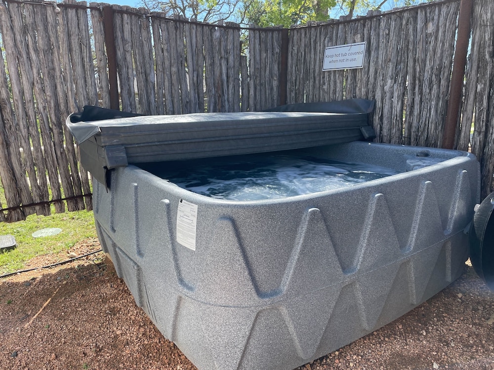 Poplar Place Soho With Hot Tub - 6 Blks to Main St