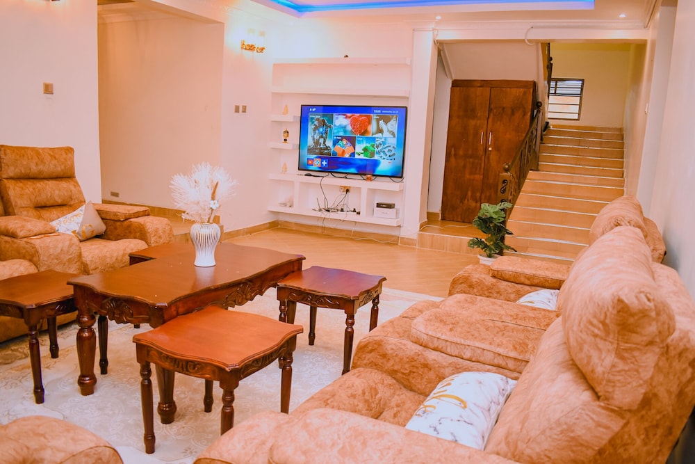 Lux Suites Lions Den Holiday Homes