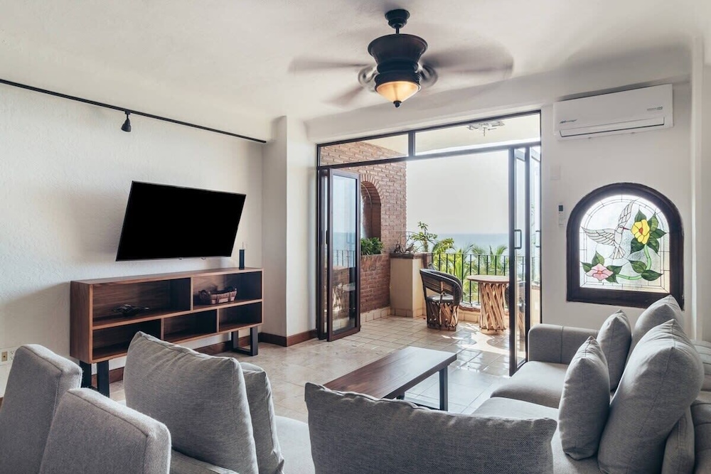 Ocean View 1Br Condo-balcony-beach-pool - 502