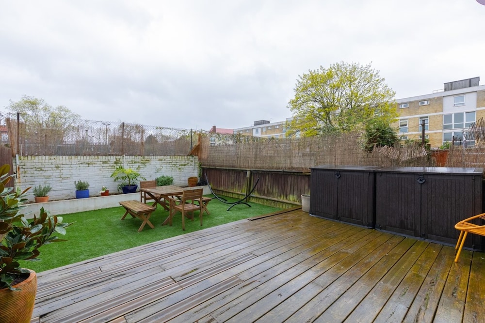 Scandi-style 2BD Maisonette W/garden Brick Lane!