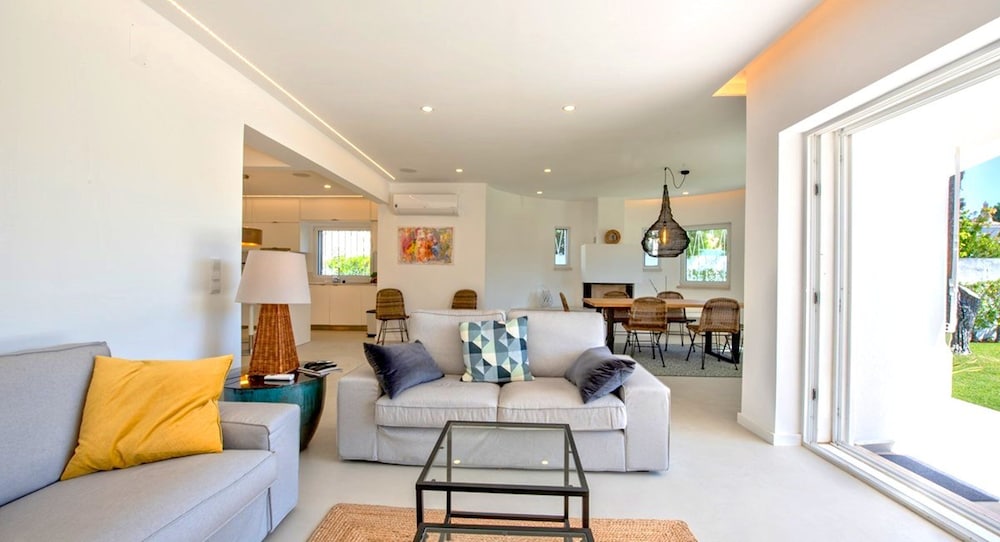 Old Village Area, Your Perfect Vilamoura Getaway, Private Pool, AC & Wifi