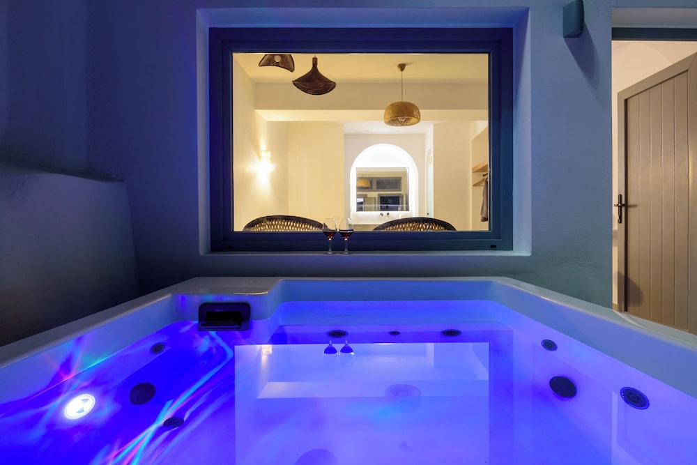 Elia Caldera Suites